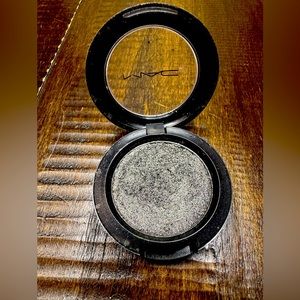 Mac Jet Couture Eyeshadow Single - barely used!